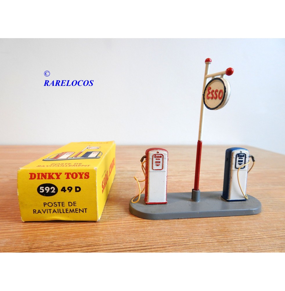 Recuperer Les Pieces Detachees Au Poste De Ravitaillement Dinky Toys 49 D 592, poste de ravitaillement neuf BO