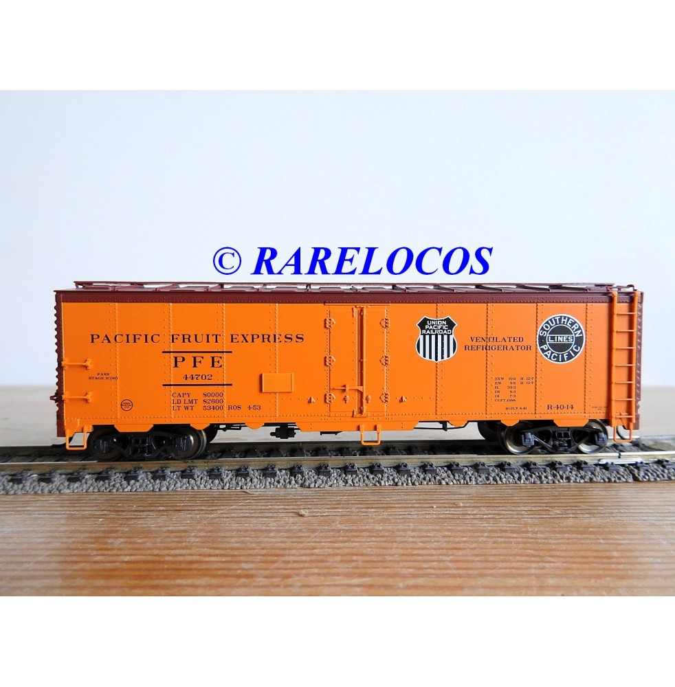 NEUF****** TRIX 24902-10 HO RP25 - BOXCAR PFE SOUTHERN PACIFIC