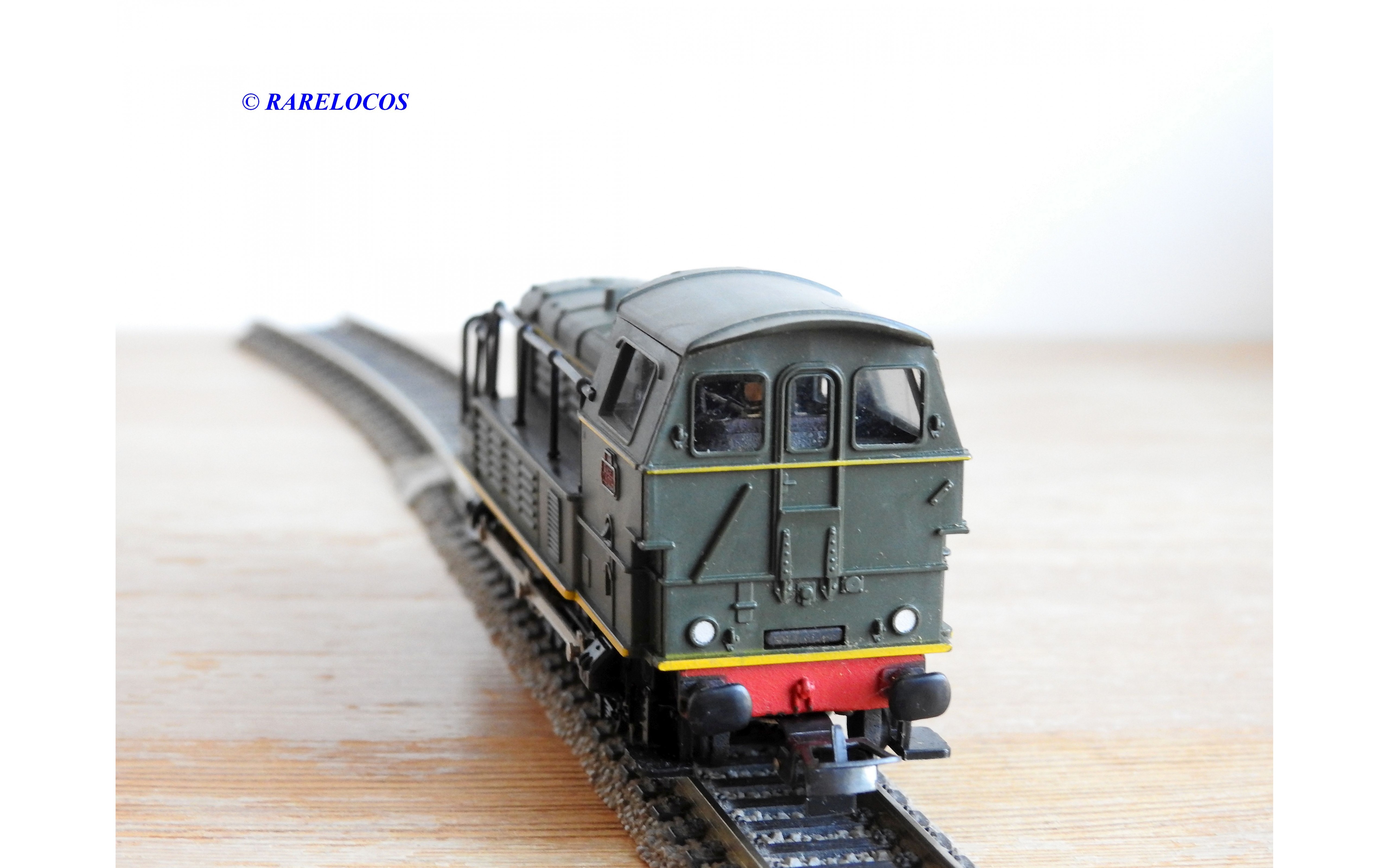 Dépôt d'entretien locomotive diesel 2 voies - HORNBY R8006 - HO 00 1/76