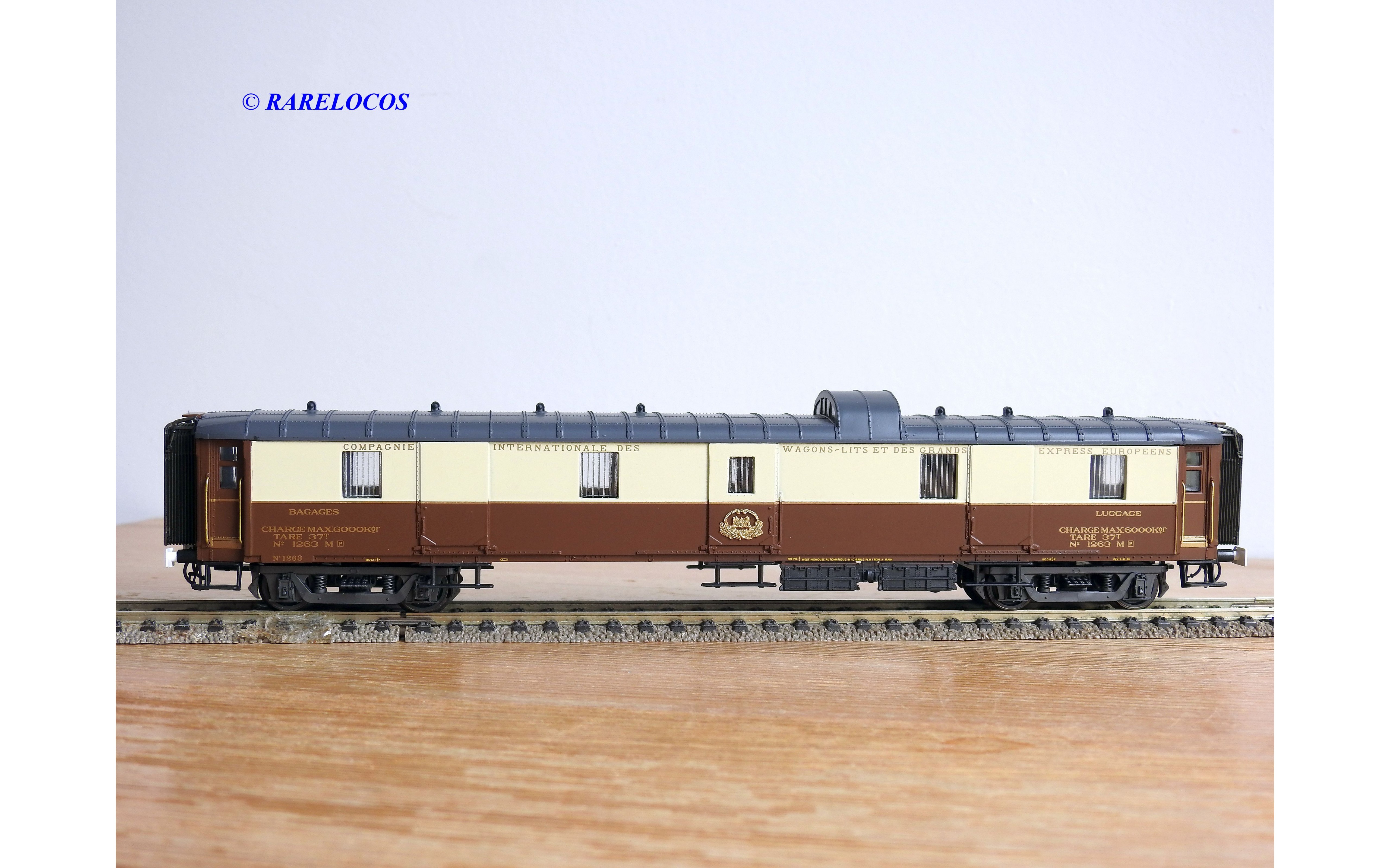 ARNOLD HN4403 - CIWL, set di 3 carrozze 'Flèche d'Or', Scala N 1/160